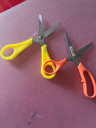 2 Tijeras Infantiles Amarillas y Naranjas