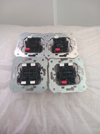 Base interruptor Simon 82 10AX