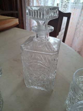 Juego de licorera y vasos de cristal