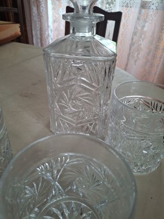Juego de licorera y vasos de cristal