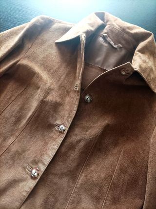 Chaqueta de piel marrón
