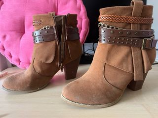 Botines Marrones Tacón Ancho con Tiras