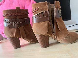 Botines Marrones Tacón Ancho con Tiras