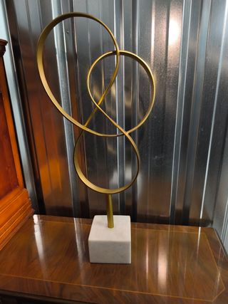 Escultura moderna hierro y mármol