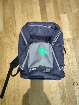 Mochila Port Designs con luz LED para bicicleta.