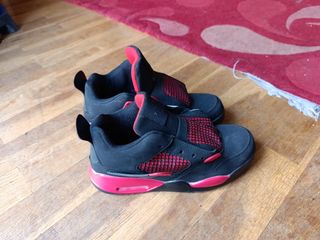 Zapatillas tipo  Jordans retro 4 red cat con  Air 
