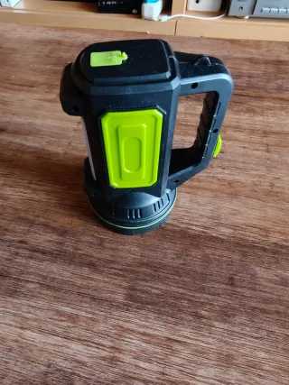 Linterna potente recargable LED