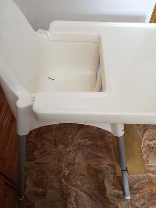 Trona Ikea Antílop con reposapiés y bandeja