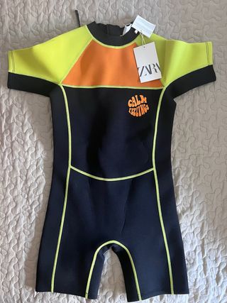 Traje de neopreno Zara. 