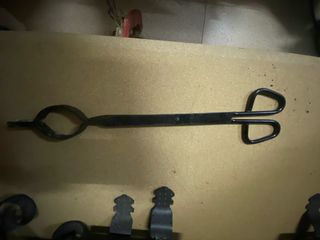 Pinzas para chimenea de metal negro
