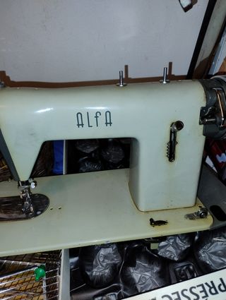 Máquina de coser Alfa