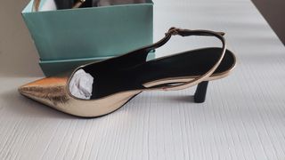 Zapatos de tacón dorados talla 38