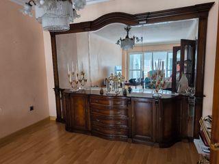 Mueble Comedor Clásico Madera y Cristal