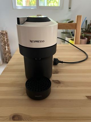 Cafetera Nespresso Krups Blanca y Negra
