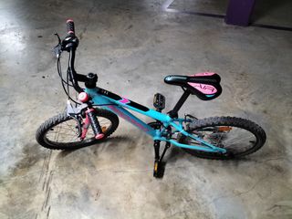 Bicicleta infantil niña azul y rosa.