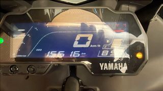 Moto deportiva negra YzfR-125