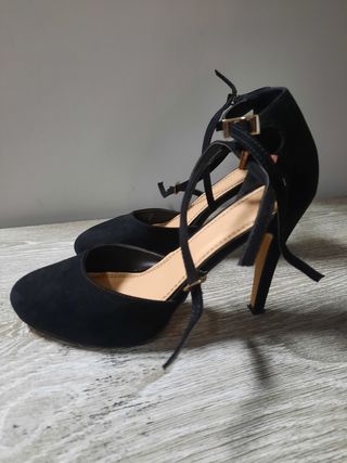 Zapatos de tacón negros para mujer