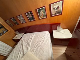 Conjunto Clásico: Cabecero, 2 Mesitas y Cómoda