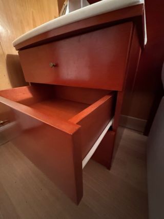 Conjunto Clásico: Cabecero, 2 Mesitas y Cómoda