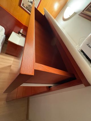 Conjunto Clásico: Cabecero, 2 Mesitas y Cómoda