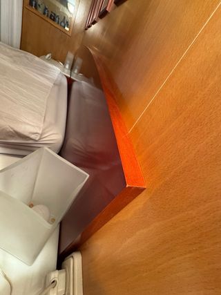 Conjunto Clásico: Cabecero, 2 Mesitas y Cómoda