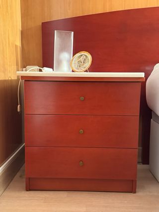 Conjunto Clásico: Cabecero, 2 Mesitas y Cómoda