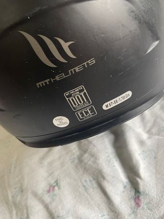 Casco de moto negro abatible