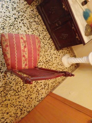 Sillas de madera con asiento de tela