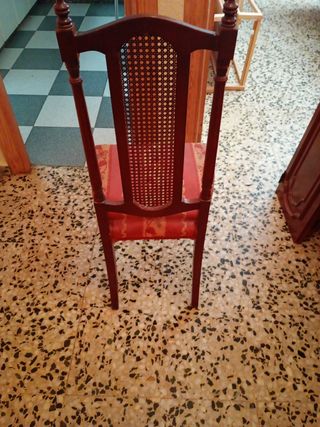 Sillas de madera con asiento de tela