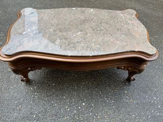 Mesa de centro de madera y mármol