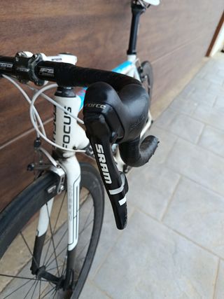 Bicicleta de carretera Focus