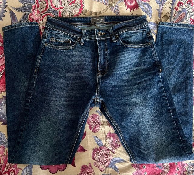 Jeans ajustados hombre efecto desgastado