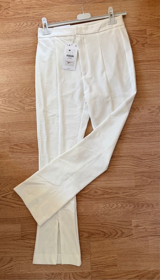 Pantalón tendencia Kick flare Bershka blanco