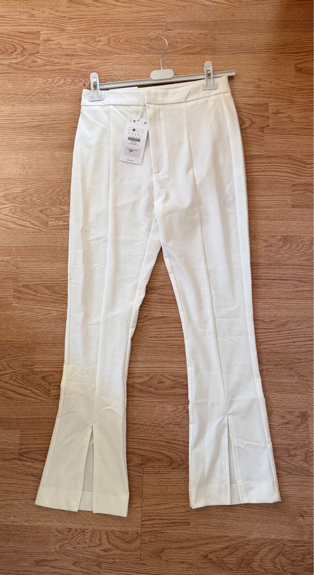 Pantalón tendencia Kick flare Bershka blanco