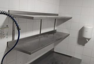 2 Estanterías  de Acero Inoxidable.