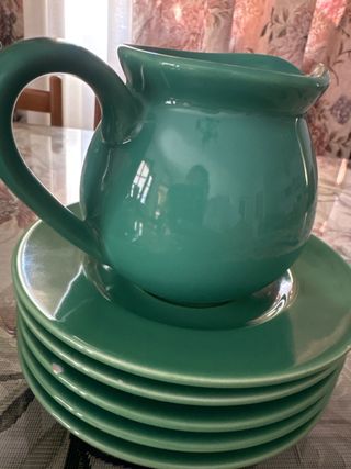 Juego de tazas y platos de cerámica verde