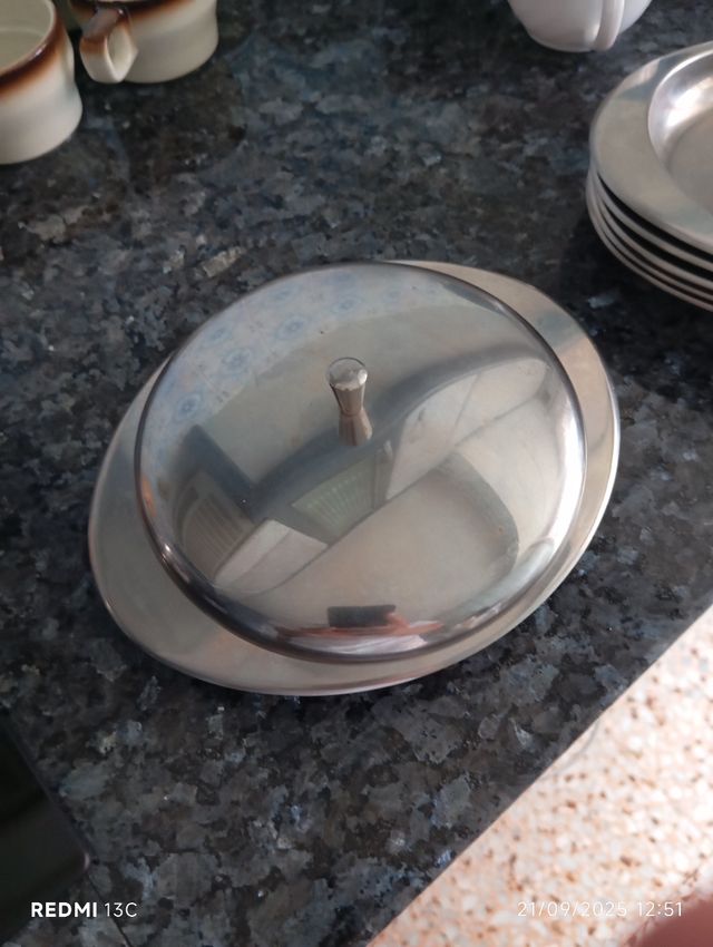 Mini fuentes metálicas con tapa