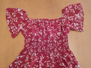 Vestido corto rojo floral