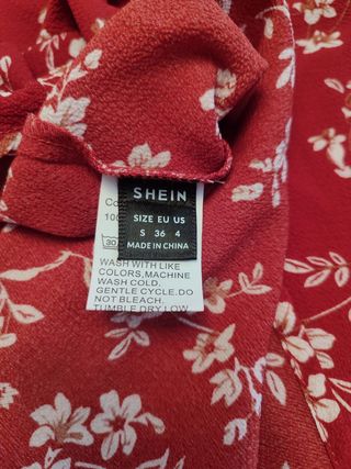 Vestido corto rojo floral