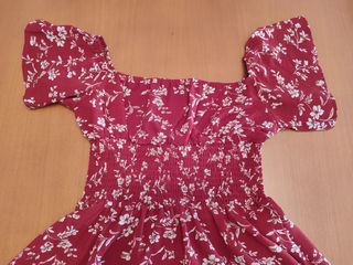 Vestido corto rojo floral