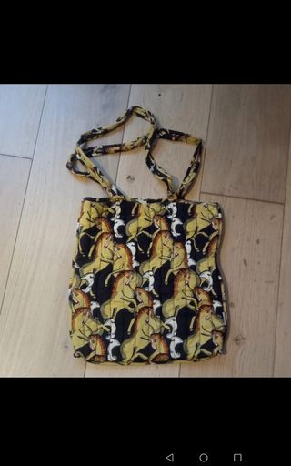 Bolso de mano con estampado de caballos