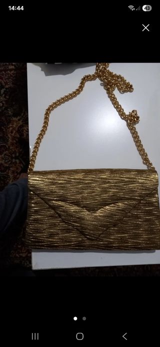 Bolso de fiesta dorado con cadena