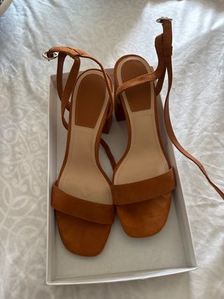 Sandalias marrones de tacón