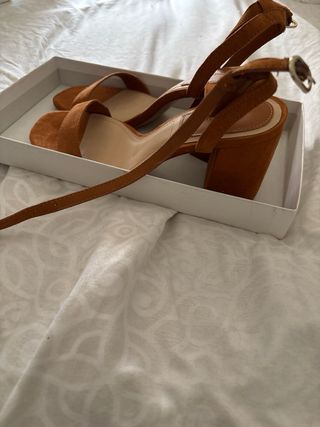 Sandalias marrones de tacón