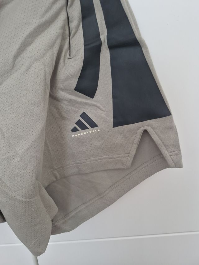 Sudadera y Pantalon Corto Adidas Beige