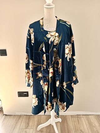 Camisón con bata floral