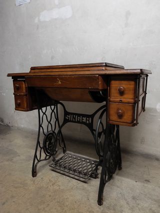 Máquina de coser Singer antigua