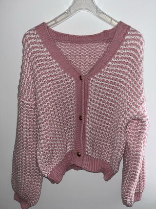 Cárdigan rosa y blanco con botones