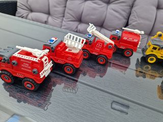 Juguetes de Construcción: Camiones y Coches