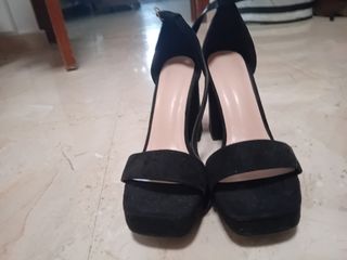 Zapatos de tacón negros